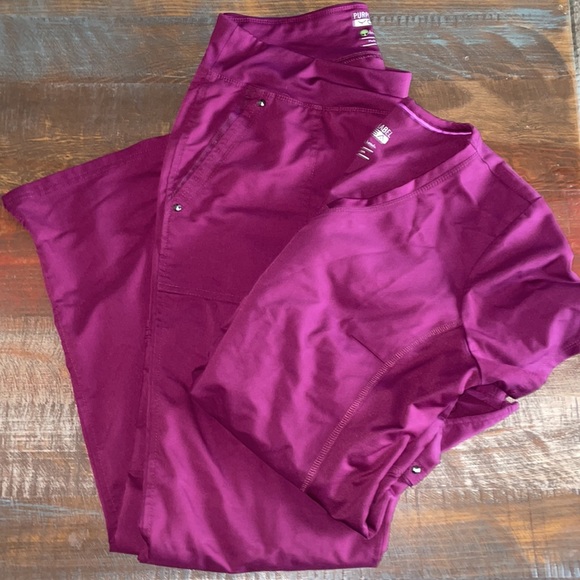 Women’s Burgundy Purple Label Scrub Set Size Large - Picture 1 of 7
